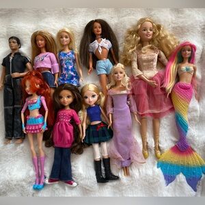 Misc Barbie, Winx, Moxie Girl and Doll Lot With Barbie Case